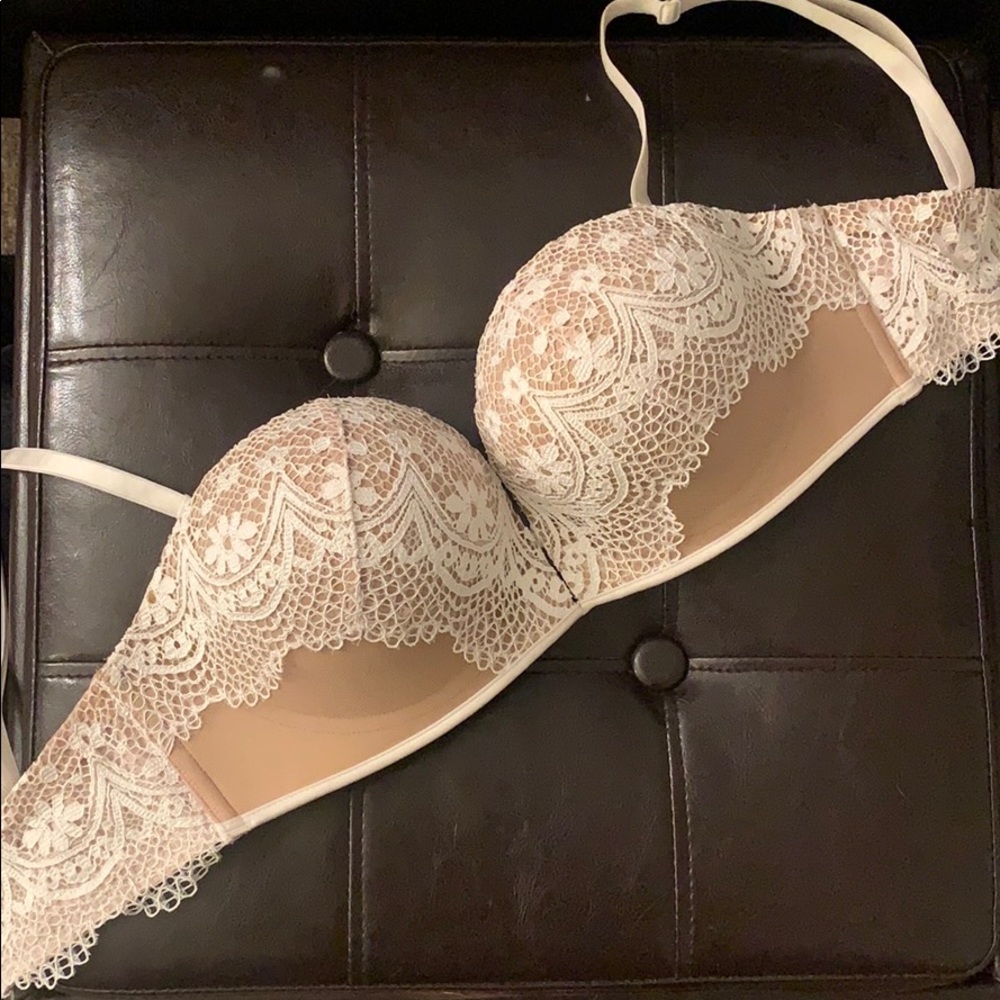 Bombshell Victoria’s Secret bra